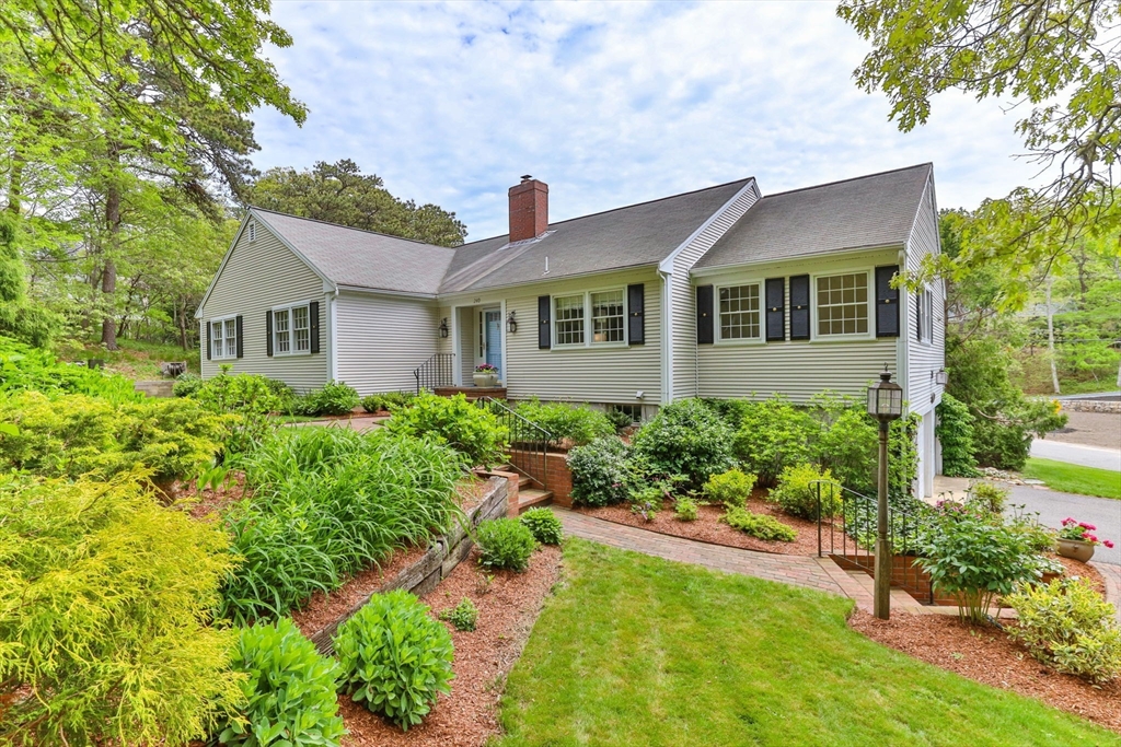 240 Riverview Drive, Chatham, Massachusetts, 3 Bedrooms Bedrooms, 7 Rooms Rooms,2 BathroomsBathrooms,Residential,For Sale,Riverview Drive,73540467