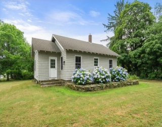 64 Parker Rd, Lancaster, Massachusetts, 2 Bedrooms Bedrooms, 5 Rooms Rooms,1 BathroomBathrooms,Residential,For Sale,Parker Rd,73539571