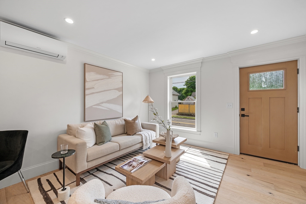 41 Hobart Street, Danvers, Massachusetts, 3 Bedrooms Bedrooms, 7 Rooms Rooms,2.5 BathroomsBathrooms,Residential,For Sale,Hobart Street,73538177