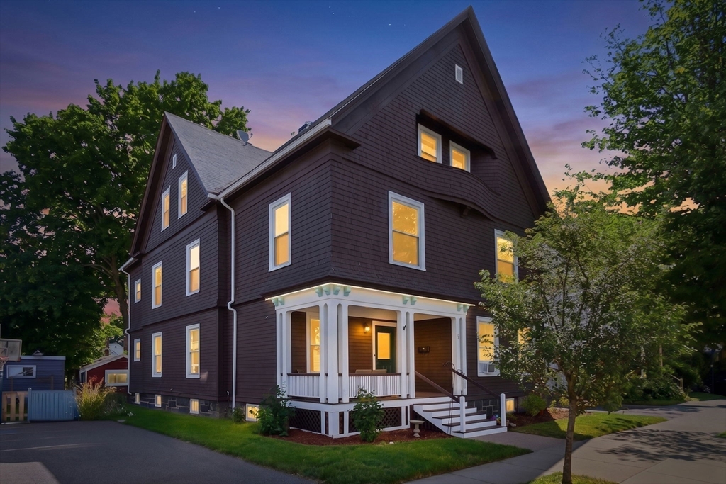32 Ocean St, Beverly, Massachusetts, 10 Bedrooms Bedrooms, 18 Rooms Rooms,3.5 BathroomsBathrooms,Residential,For Sale,Ocean St,73541055