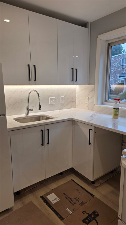 42 Lionel Ave, Waltham, Massachusetts, 2 Bedrooms Bedrooms, 5 Rooms Rooms,1 BathroomBathrooms,Residential Lease,For Rent,Lionel Ave,73540842