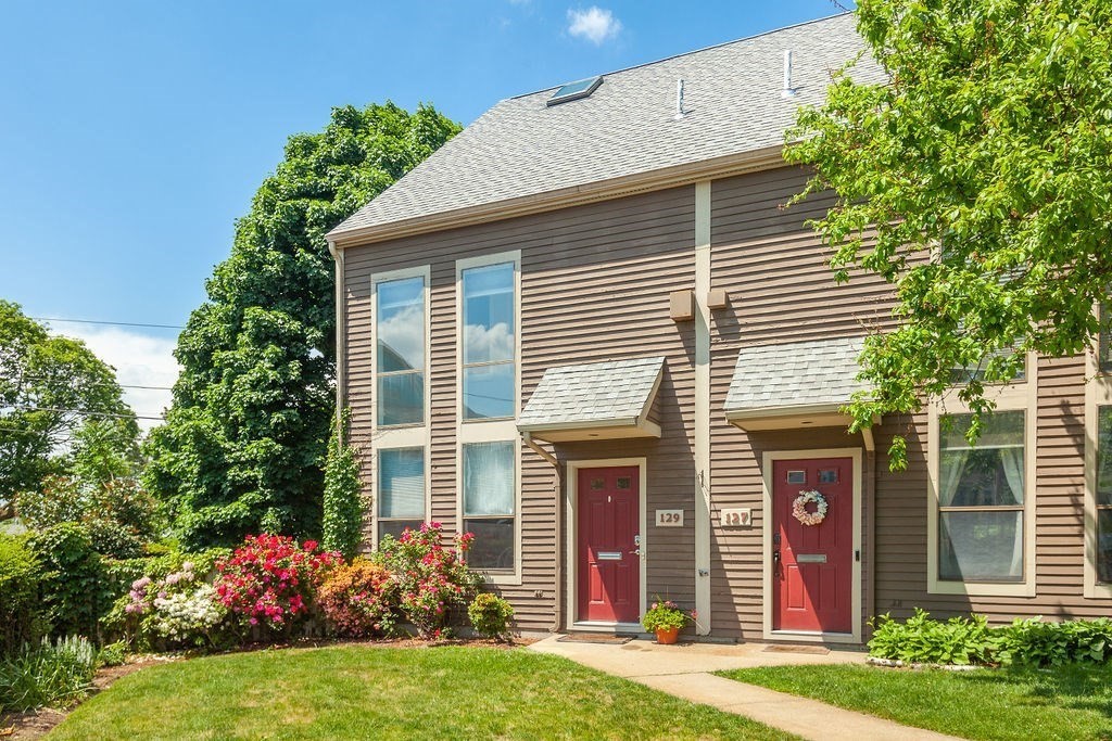 129 Governor Winthrop Rd, Somerville, Massachusetts, 3 Bedrooms Bedrooms, 5 Rooms Rooms,2.5 BathroomsBathrooms,Residential Lease,For Rent,Governor Winthrop Rd,73541060