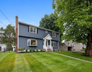 47 Brook Drive, Lynnfield, Massachusetts, 5 Bedrooms Bedrooms, 10 Rooms Rooms,2 BathroomsBathrooms,Residential,For Sale,Brook Drive,73541062
