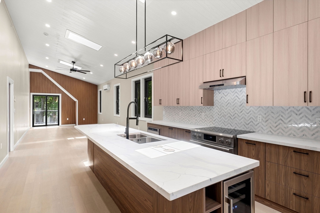 14 Schuyler, Boston, Massachusetts, 3 Bedrooms Bedrooms, 7 Rooms Rooms,2 BathroomsBathrooms,Residential,For Sale,Schuyler,73518210