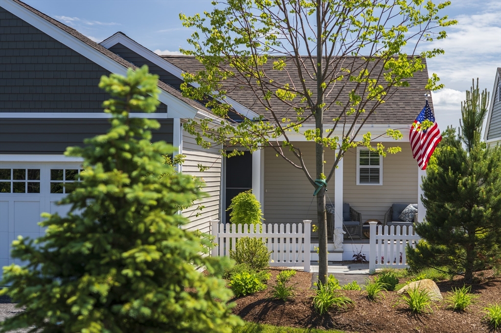 73 Outlook East, Plymouth, Massachusetts, 2 Bedrooms Bedrooms, 7 Rooms Rooms,2 BathroomsBathrooms,Residential,For Sale,Outlook East,73541087