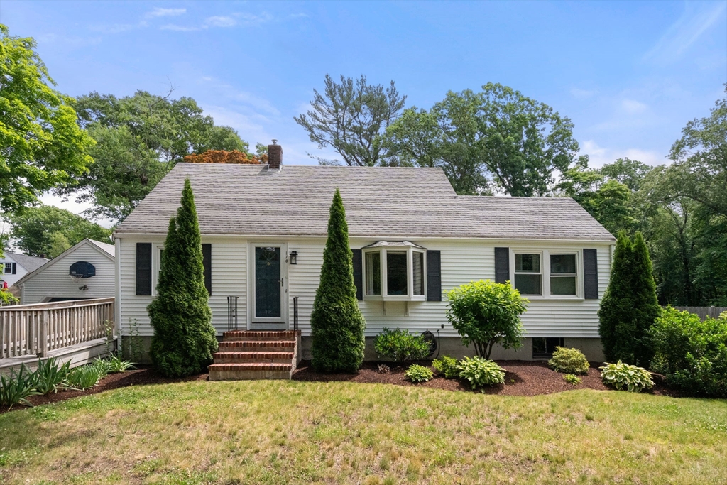 170 Thicket Street, Weymouth, Massachusetts, 3 Bedrooms Bedrooms, 7 Rooms Rooms,1.5 BathroomsBathrooms,Residential,For Sale,Thicket Street,73541117