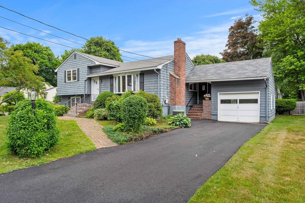 10 Pine Rd, Beverly, Massachusetts, 3 Bedrooms Bedrooms, 7 Rooms Rooms,2 BathroomsBathrooms,Residential,For Sale,Pine Rd,73540870