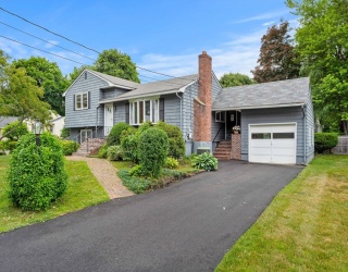 10 Pine Rd, Beverly, Massachusetts, 3 Bedrooms Bedrooms, 7 Rooms Rooms,2 BathroomsBathrooms,Residential,For Sale,Pine Rd,73540870
