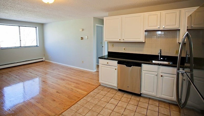 14 Murdock, Somerville, Massachusetts, 2 Bedrooms Bedrooms, 5 Rooms Rooms,1 BathroomBathrooms,Residential Lease,For Rent,Murdock,73541125