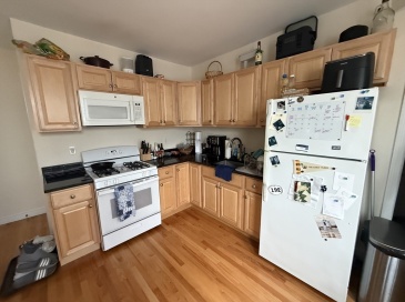 220 Middlesex Avenue, Medford, Massachusetts, 1 Bedroom Bedrooms, 3 Rooms Rooms,1 BathroomBathrooms,Residential Lease,For Rent,Middlesex Avenue,73541132 220 Middlesex Avenue, Medford, Massachusetts, 1 Bedroom Bedrooms, 3 Rooms Rooms,1 BathroomBathrooms,Residential Lease,For Rent,Middlesex Avenue,73541132