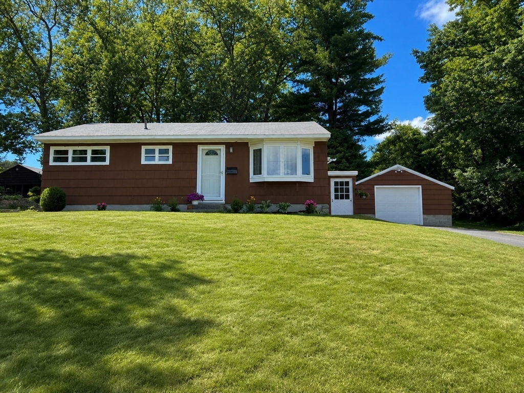 93 Cedar Hill Rd., Northborough, Massachusetts, 3 Bedrooms Bedrooms, 6 Rooms Rooms,1 BathroomBathrooms,Residential Lease,For Rent,Cedar Hill Rd.,73467307