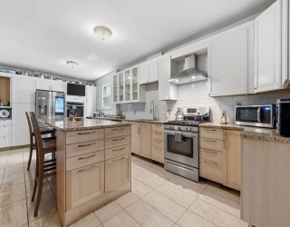 196-196A Hamilton St, Boston, Massachusetts, 9 Bedrooms Bedrooms, 15 Rooms Rooms,4 BathroomsBathrooms,Residential Income,For Sale,Hamilton St,73540835