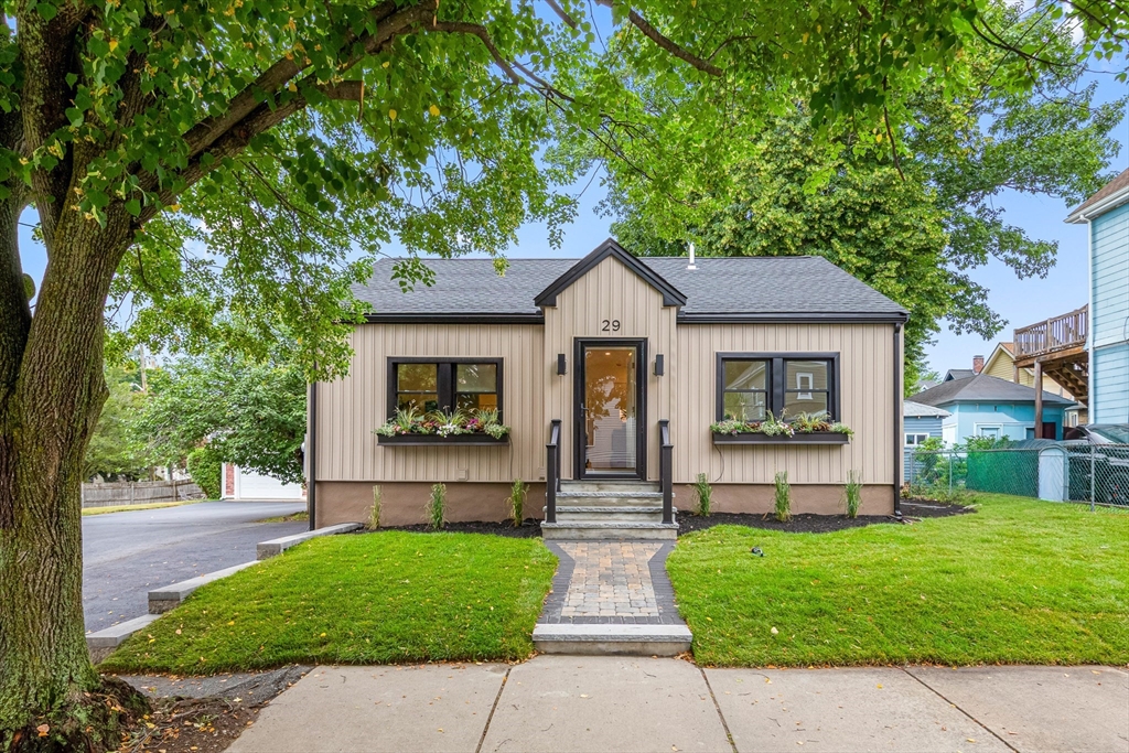 29 Fairfield Street, Medford, Massachusetts, 2 Bedrooms Bedrooms, 5 Rooms Rooms,1.5 BathroomsBathrooms,Residential,For Sale,Fairfield Street,73541078