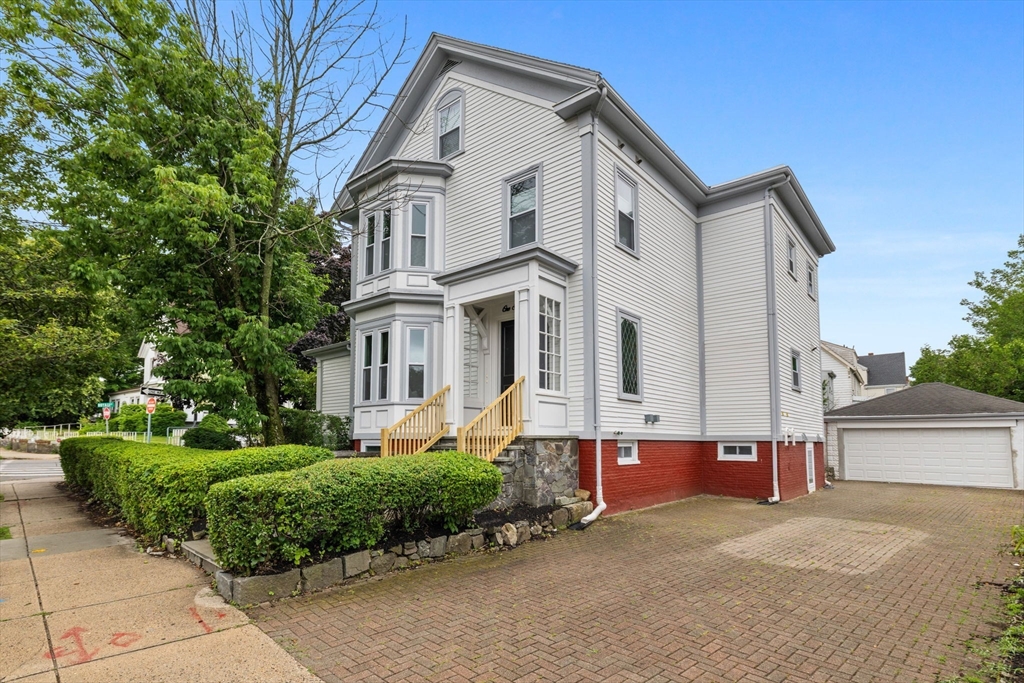 179 Main St, Medford, Massachusetts, 3 Bedrooms Bedrooms, 6 Rooms Rooms,3 BathroomsBathrooms,Residential,For Sale,Main St,73541209