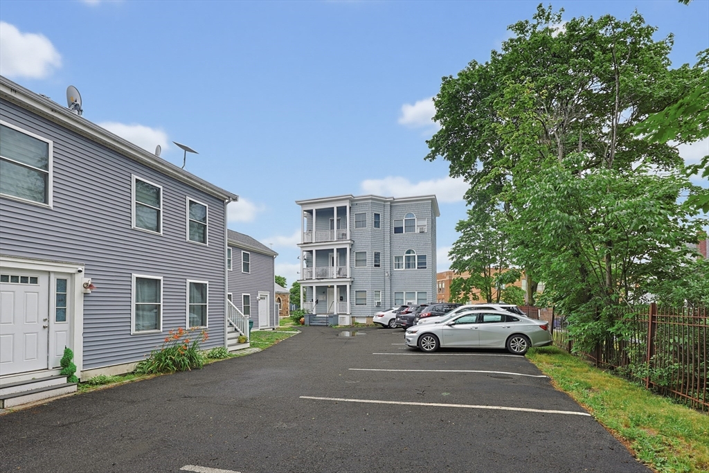 87 Broad St, Lynn, Massachusetts, 3 Bedrooms Bedrooms, 6 Rooms Rooms,2 BathroomsBathrooms,Residential,For Sale,Broad St,73541156
