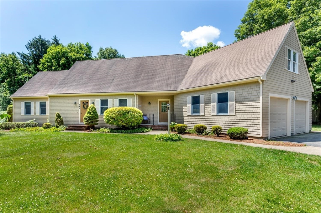 140 Grace Ln, Stoughton, Massachusetts, 2 Bedrooms Bedrooms, 7 Rooms Rooms,2 BathroomsBathrooms,Residential,For Sale,Grace Ln,73541351