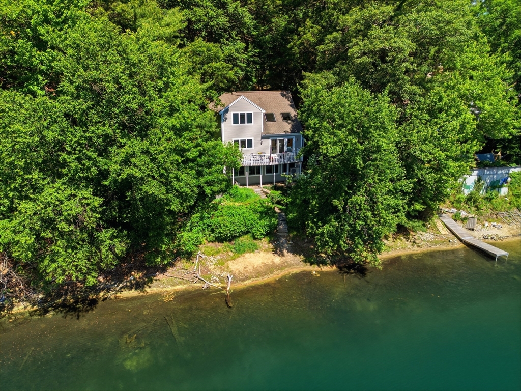 75 White Ave, Concord, Massachusetts, 2 Bedrooms Bedrooms, 6 Rooms Rooms,2 BathroomsBathrooms,Residential,For Sale,White Ave,73540552