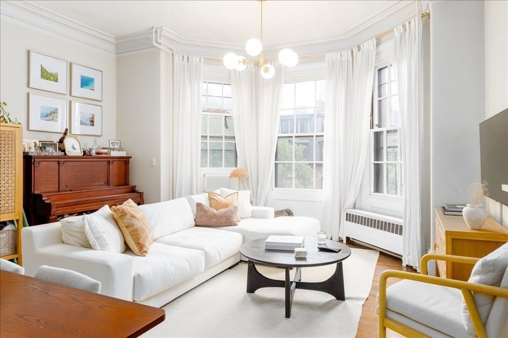 133 Marlborough Street, Boston, Massachusetts, 1 Bedroom Bedrooms, 3 Rooms Rooms,1 BathroomBathrooms,Residential,For Sale,Marlborough Street,73541159