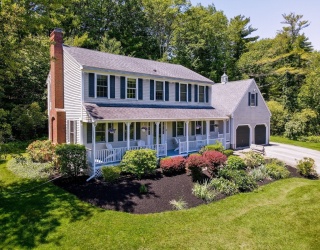 10 Willowdale Court, Amesbury, Massachusetts, 4 Bedrooms Bedrooms, 9 Rooms Rooms,2.5 BathroomsBathrooms,Residential,For Sale,Willowdale Court,73541384