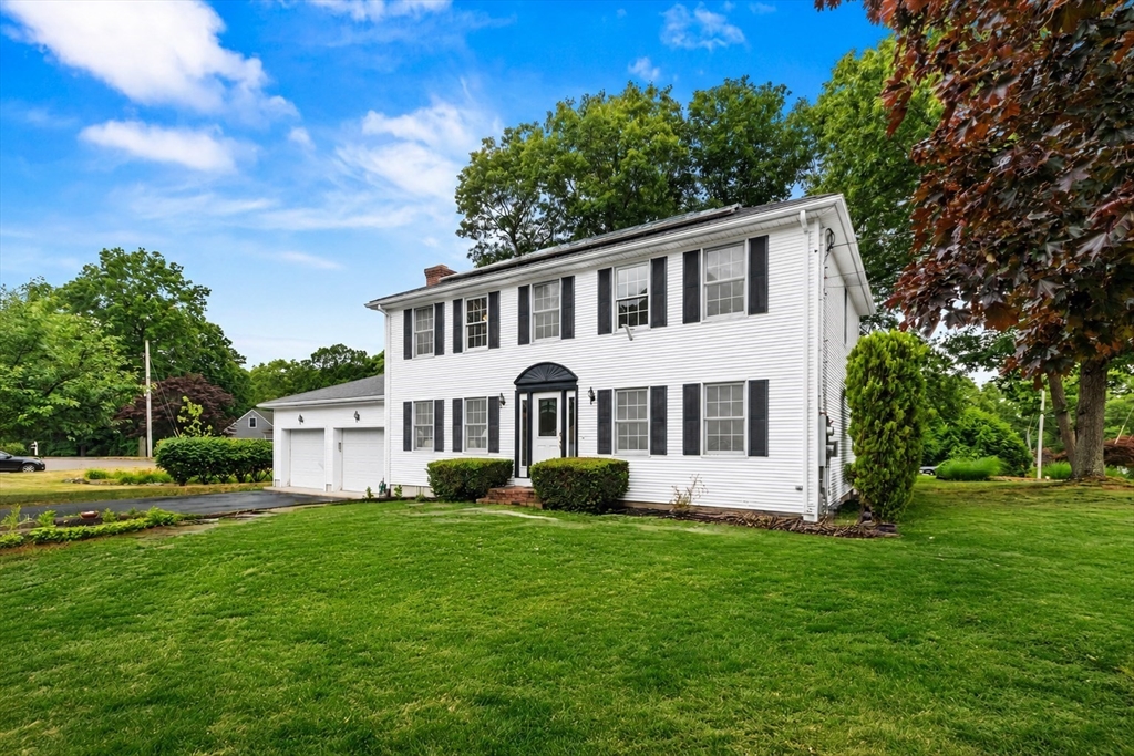 36 Ides Hill Ln, Attleboro, Massachusetts, 3 Bedrooms Bedrooms, 8 Rooms Rooms,2.5 BathroomsBathrooms,Residential,For Sale,Ides Hill Ln,73541381