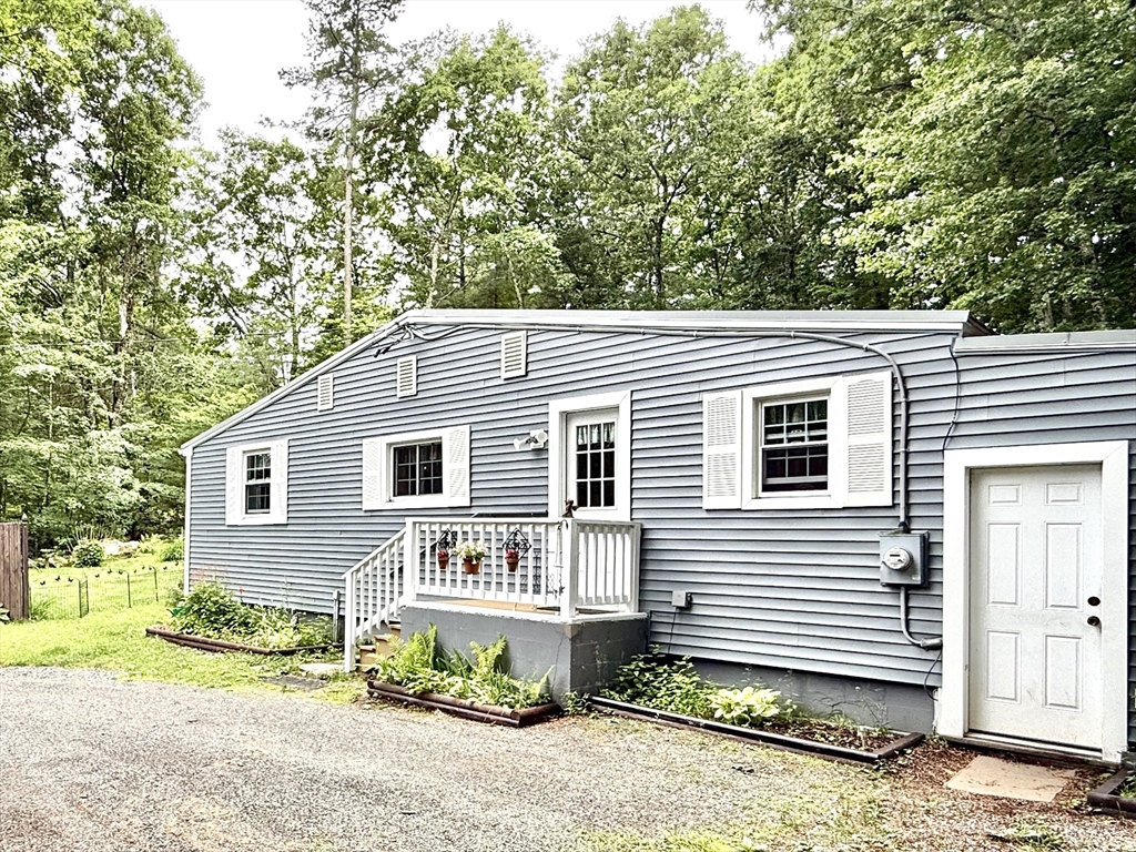 753 Daniel Shays Hwy, Belchertown, Massachusetts, 2 Bedrooms Bedrooms, 5 Rooms Rooms,1 BathroomBathrooms,Residential,For Sale,Daniel Shays Hwy,73541177