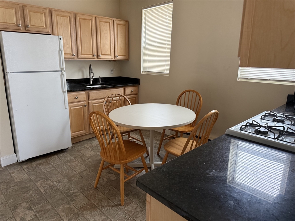 220 Middlesex Ave, Medford, Massachusetts, 1 Bedroom Bedrooms, 4 Rooms Rooms,1 BathroomBathrooms,Residential Lease,For Rent,Middlesex Ave,73541019