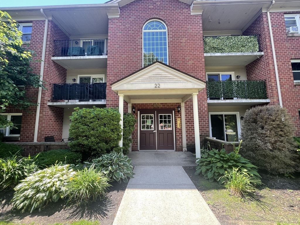 22 Maple Crest Circle, Holyoke, Massachusetts, 2 Bedrooms Bedrooms, 4 Rooms Rooms,2 BathroomsBathrooms,Residential,For Sale,Maple Crest Circle,73541403