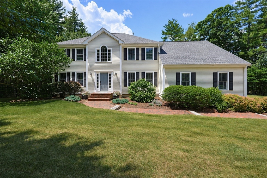 15 Applewood Rd, Norfolk, Massachusetts, 4 Bedrooms Bedrooms, 8 Rooms Rooms,2.5 BathroomsBathrooms,Residential,For Sale,Applewood Rd,73541373