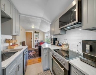 67 Bonair, Somerville, Massachusetts, 1 Bedroom Bedrooms, 3 Rooms Rooms,1 BathroomBathrooms,Residential Lease,For Rent,Bonair,73541407