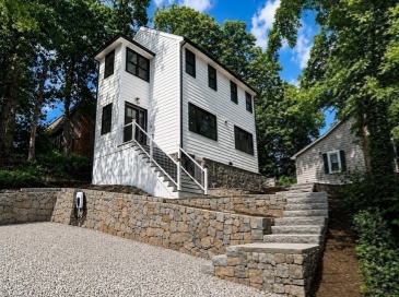9 Ledge St, Melrose, Massachusetts, 3 Bedrooms Bedrooms, 14 Rooms Rooms,2.5 BathroomsBathrooms,Residential,For Sale,Ledge St,73541207