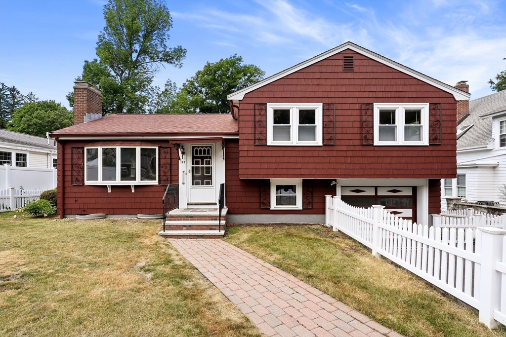 147 Oakland Ave, Arlington, Massachusetts, 3 Bedrooms Bedrooms, 8 Rooms Rooms,2 BathroomsBathrooms,Residential,For Sale,Oakland Ave,73541199