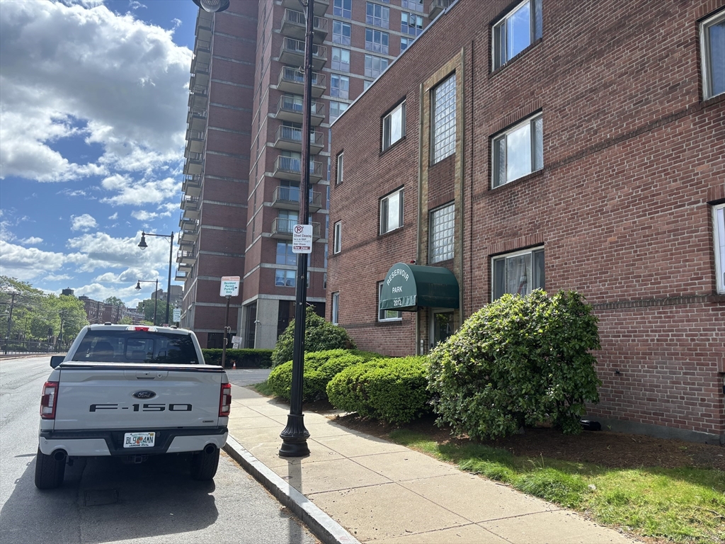 2012 Commonwealth, Boston, Massachusetts, 2 Bedrooms Bedrooms, 4 Rooms Rooms,1 BathroomBathrooms,Residential Lease,For Rent,Commonwealth,73540934