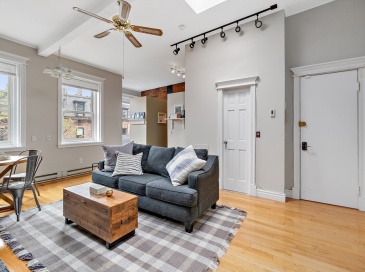 127 Marlborough St, Boston, Massachusetts, 1 Bedroom Bedrooms, 2 Rooms Rooms,1 BathroomBathrooms,Residential Lease,For Rent,Marlborough St,73522183
