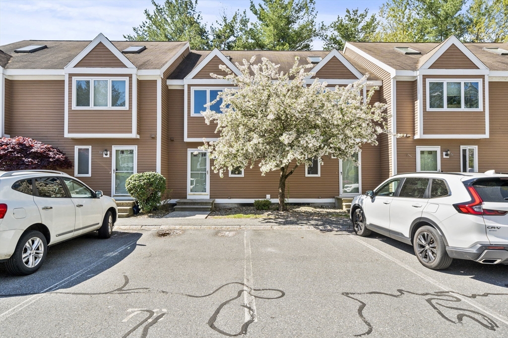 78 Steeplechase Ct, Haverhill, Massachusetts, 2 Bedrooms Bedrooms, 7 Rooms Rooms,1.5 BathroomsBathrooms,Residential,For Sale,Steeplechase Ct,73518099