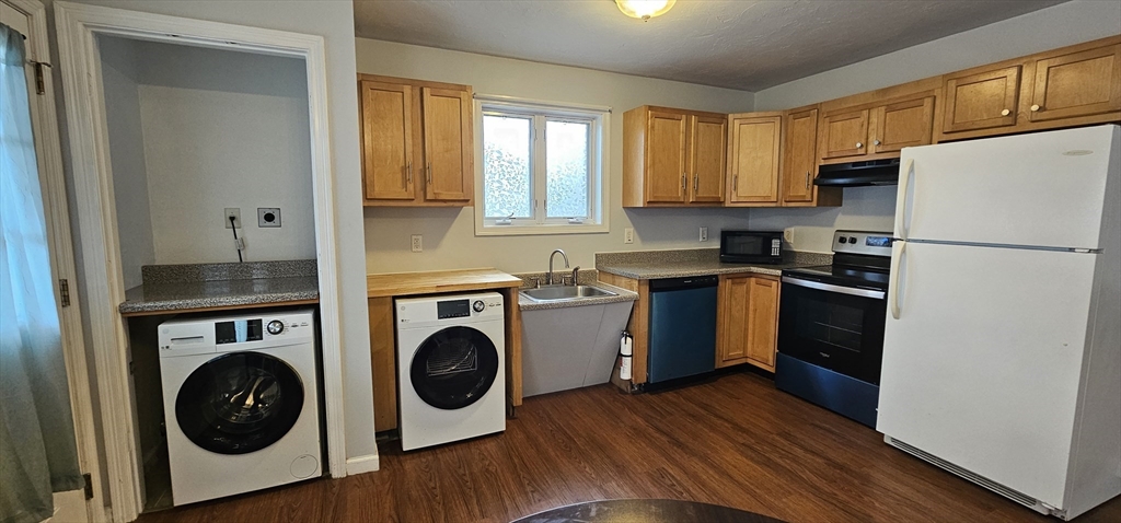 2 Warsaw St, Dudley, Massachusetts, 1 Bedroom Bedrooms, 3 Rooms Rooms,1 BathroomBathrooms,Residential Lease,For Rent,Warsaw St,73541239