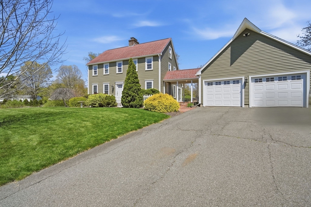 32 Rolling Meadow Ln, East Longmeadow, Massachusetts, 4 Bedrooms Bedrooms, 8 Rooms Rooms,2.5 BathroomsBathrooms,Residential,For Sale,Rolling Meadow Ln,73507286