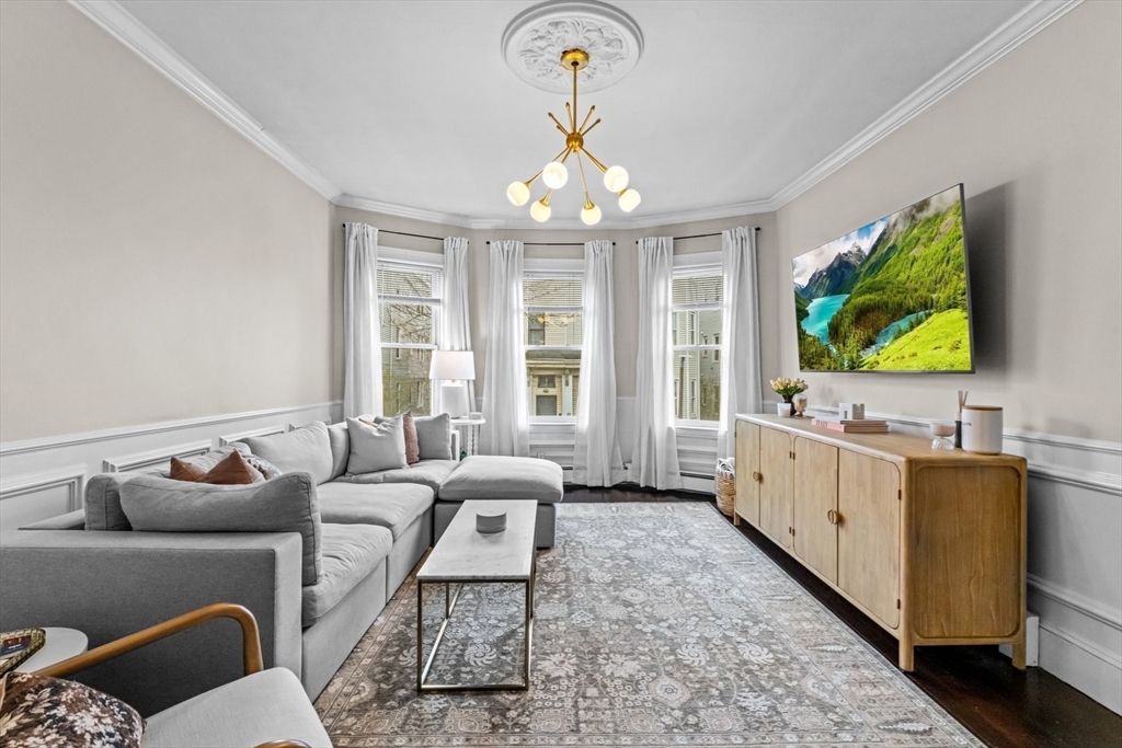 37 Moseley, Boston, Massachusetts, 2 Bedrooms Bedrooms, 5 Rooms Rooms,1 BathroomBathrooms,Residential,For Sale,Moseley,73509129