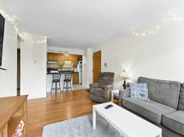 10 Commonwealth Ct, Boston, Massachusetts, 2 Bedrooms Bedrooms, 4 Rooms Rooms,1 BathroomBathrooms,Residential Lease,For Rent,Commonwealth Ct,73541265