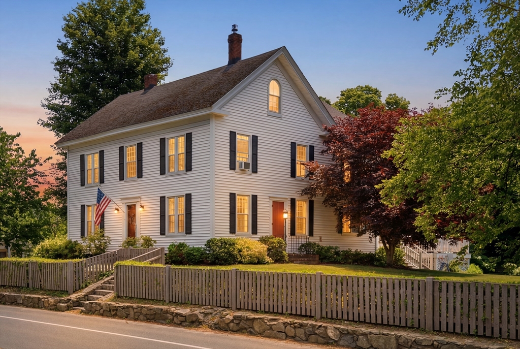 555 Main Street, West Newbury, Massachusetts, 4 Bedrooms Bedrooms, 10 Rooms Rooms,2.5 BathroomsBathrooms,Residential,For Sale,Main Street,73541269