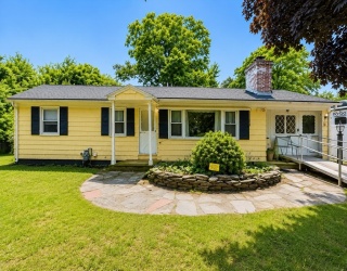 17 Vincent Dr, West Springfield, Massachusetts, 3 Bedrooms Bedrooms, 8 Rooms Rooms,2 BathroomsBathrooms,Residential,For Sale,Vincent Dr,73541454