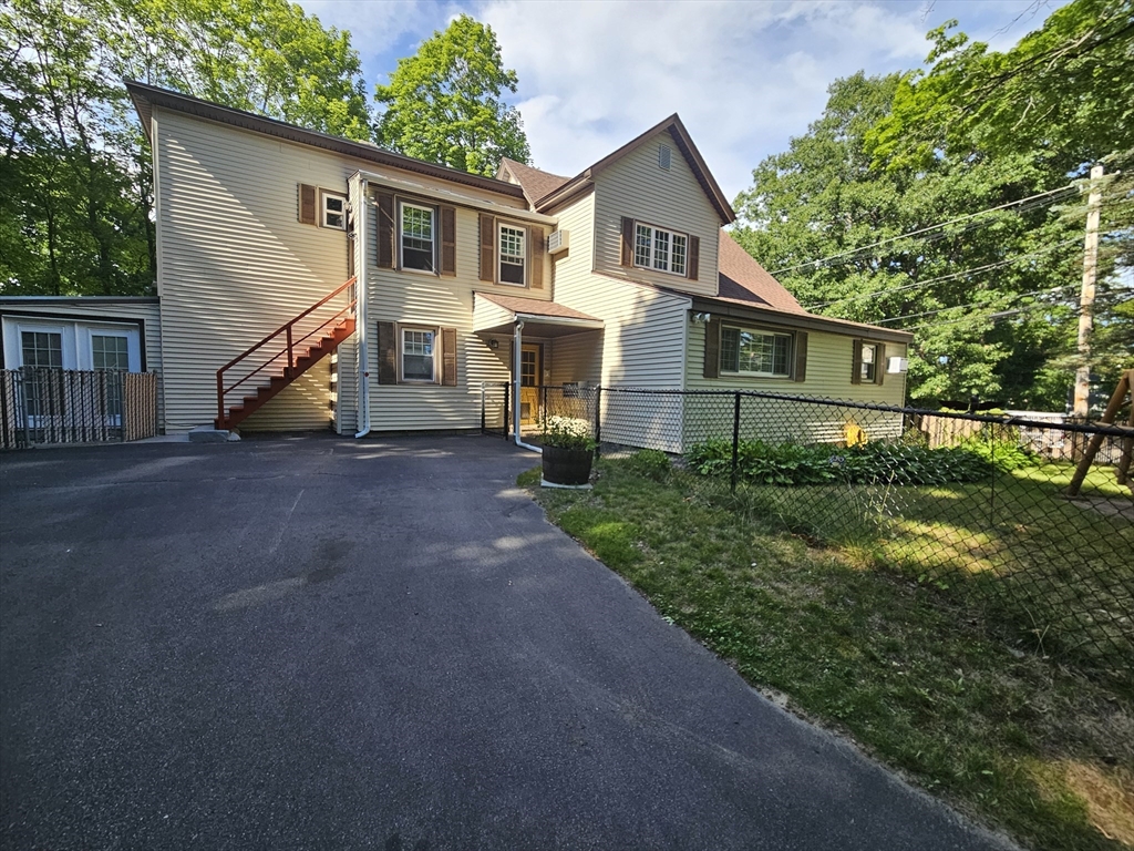 90 Alvarado, Worcester, Massachusetts, 3 Bedrooms Bedrooms, 9 Rooms Rooms,2 BathroomsBathrooms,Residential Income,For Sale,Alvarado,73541460