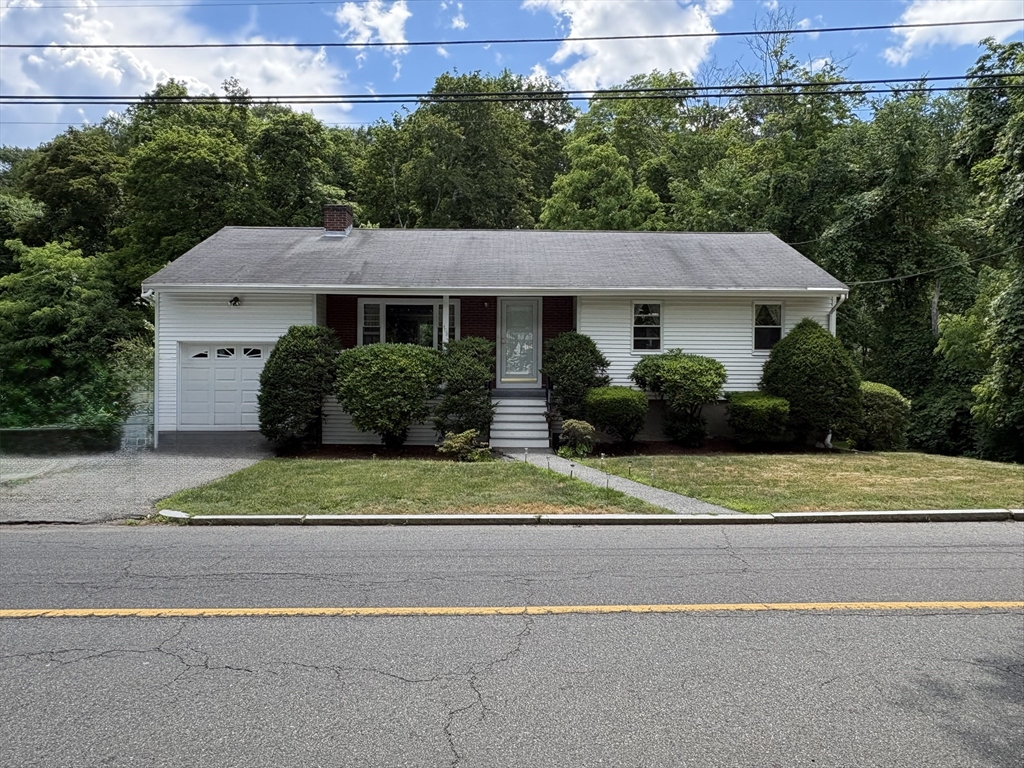 408 Swains Pond Avenue, Melrose, Massachusetts, 3 Bedrooms Bedrooms, 6 Rooms Rooms,1.5 BathroomsBathrooms,Residential,For Sale,Swains Pond Avenue,73541449