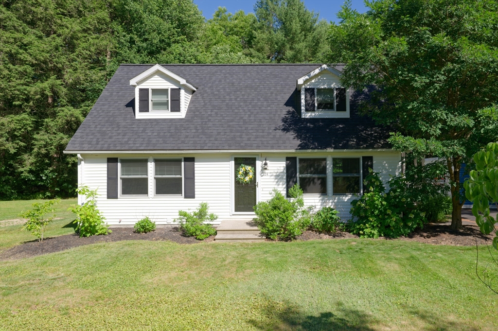 24 Woodland Rd, Uxbridge, Massachusetts, 3 Bedrooms Bedrooms, 6 Rooms Rooms,2 BathroomsBathrooms,Residential,For Sale,Woodland Rd,73537882