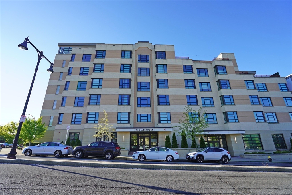 1650 Commonwealth Ave, Boston, Massachusetts, 2 Bedrooms Bedrooms, 4 Rooms Rooms,2 BathroomsBathrooms,Residential Lease,For Rent,Commonwealth Ave,73541501