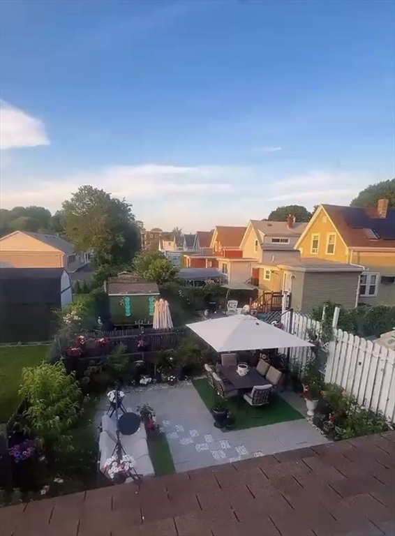 209 Fayette St, Lynn, Massachusetts, 3 Bedrooms Bedrooms, 6 Rooms Rooms,2 BathroomsBathrooms,Residential,For Sale,Fayette St,73540765