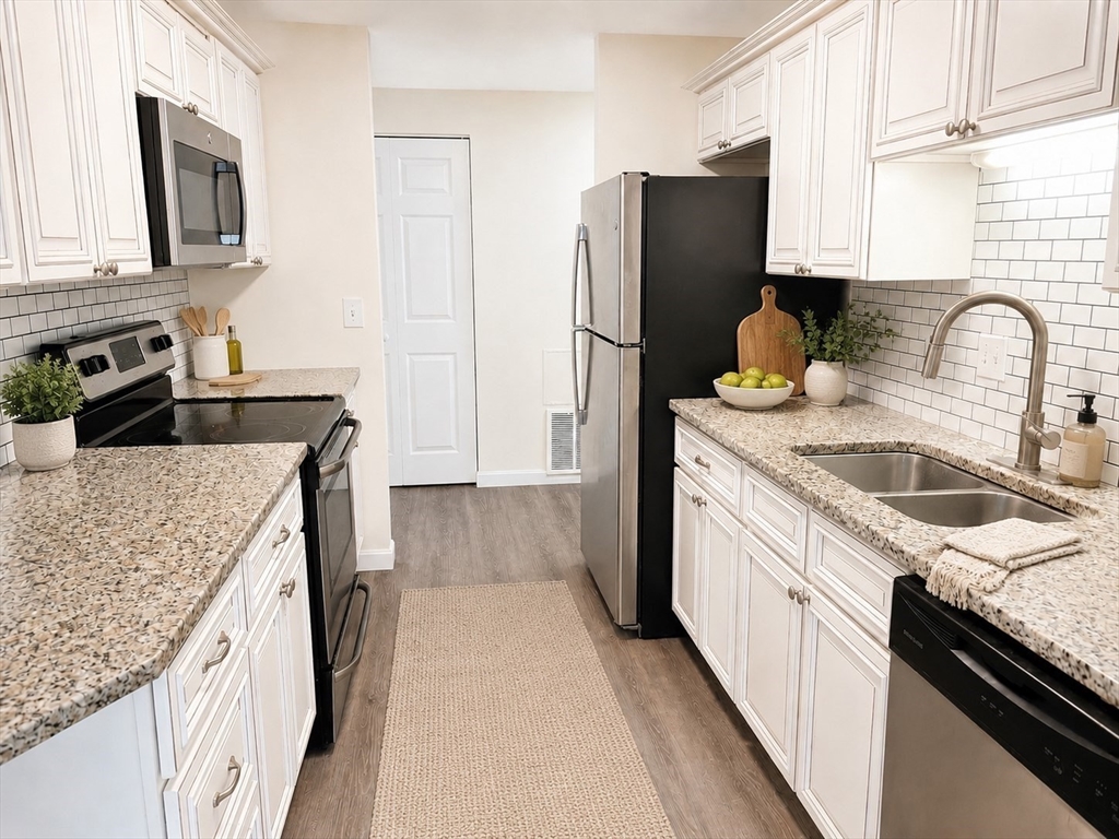 150 Elm St, Braintree, Massachusetts, 2 Bedrooms Bedrooms, 5 Rooms Rooms,1 BathroomBathrooms,Residential,For Sale,Elm St,73541222