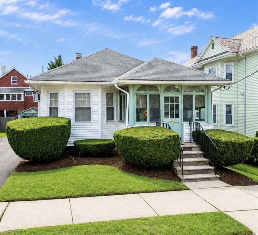 24 Stearns Ave, Medford, Massachusetts, 2 Bedrooms Bedrooms, 8 Rooms Rooms,1.5 BathroomsBathrooms,Residential,For Sale,Stearns Ave,73540945