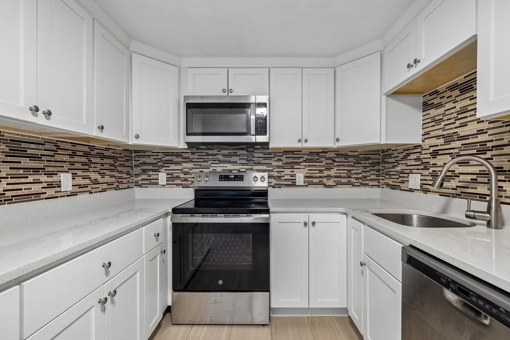 33 Lodgen Ct, Malden, Massachusetts, 2 Bedrooms Bedrooms, 5 Rooms Rooms,1.5 BathroomsBathrooms,Residential,For Sale,Lodgen Ct,73541242