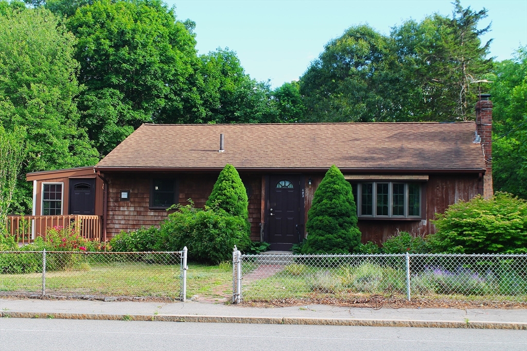 493 Broad St., Weymouth, Massachusetts, 2 Bedrooms Bedrooms, 5 Rooms Rooms,2 BathroomsBathrooms,Residential,For Sale,Broad St.,73541448