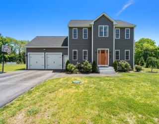 3 Mia Cir, East Bridgewater, Massachusetts, 4 Bedrooms Bedrooms, 7 Rooms Rooms,2.5 BathroomsBathrooms,Residential,For Sale,Mia Cir,73541255